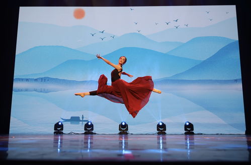 傳承文化 傳播藝術(shù) 重藝青年教師實(shí)力演繹 站得住講臺,上得了舞臺